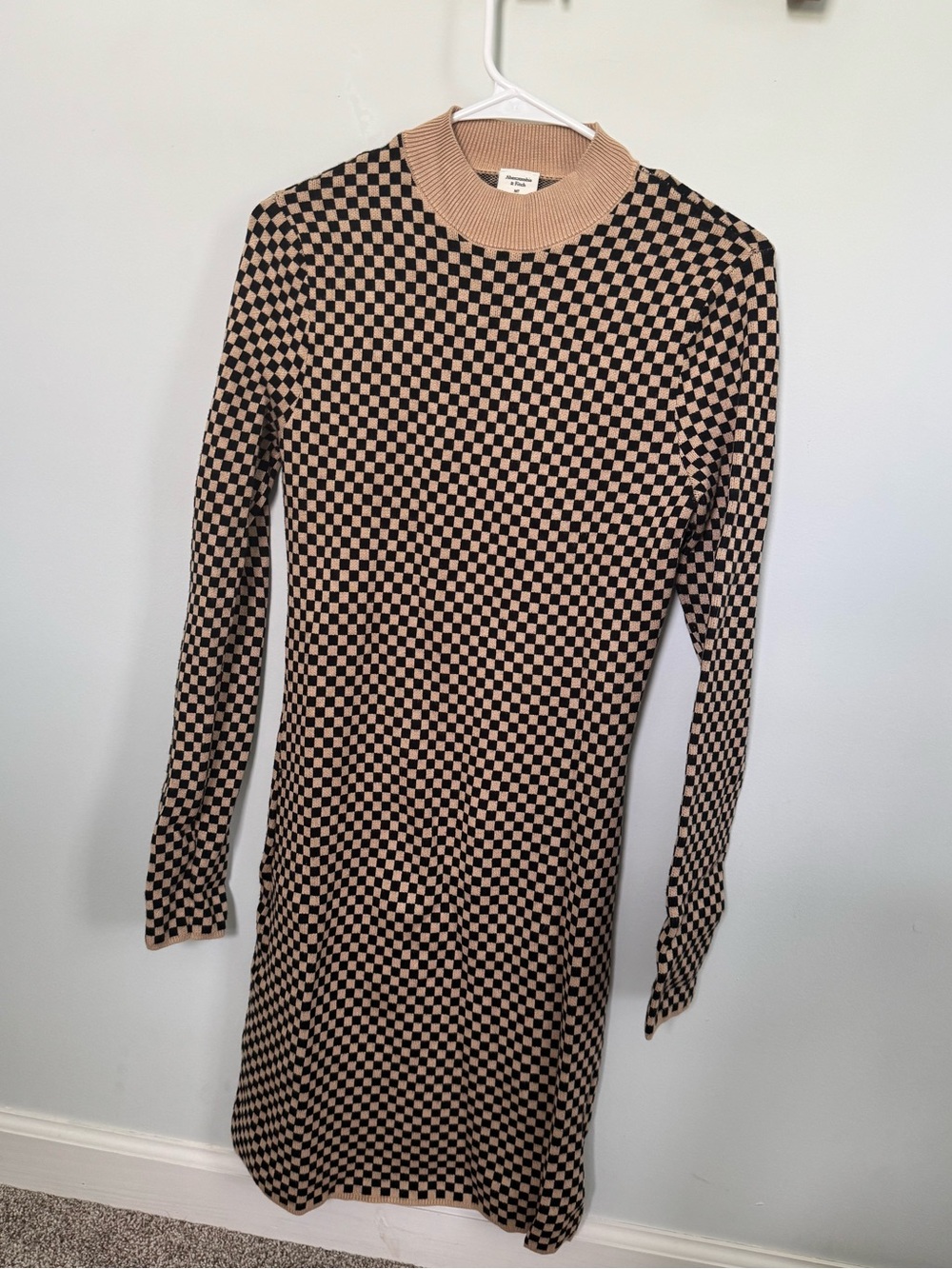 Abercrombie & Fitch Checkerboard Long-Sleeve Knit Dress in Beige and Black
